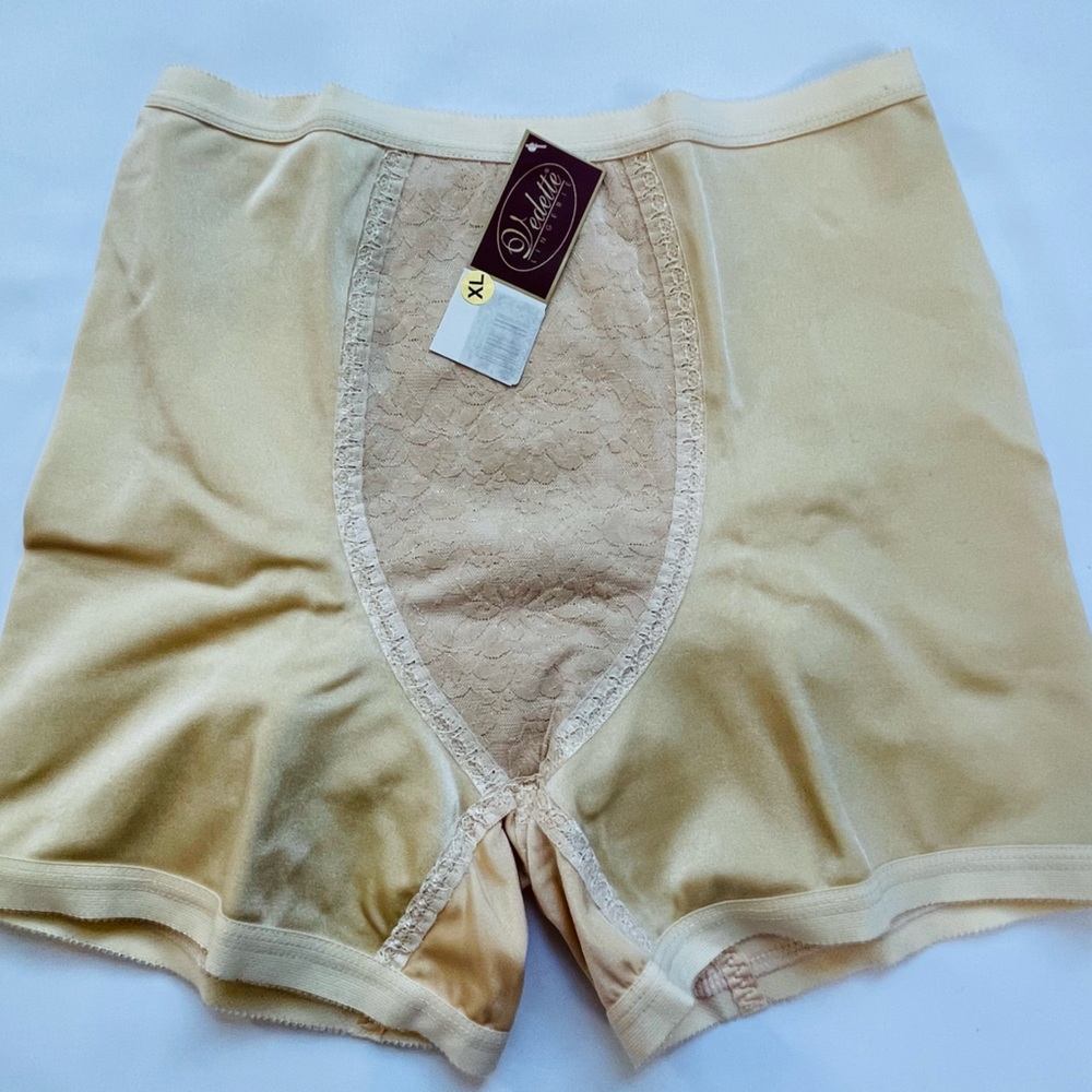 Small Shapewear Butt Lifting Control Briefs - Beige High-Waist Lace Panel